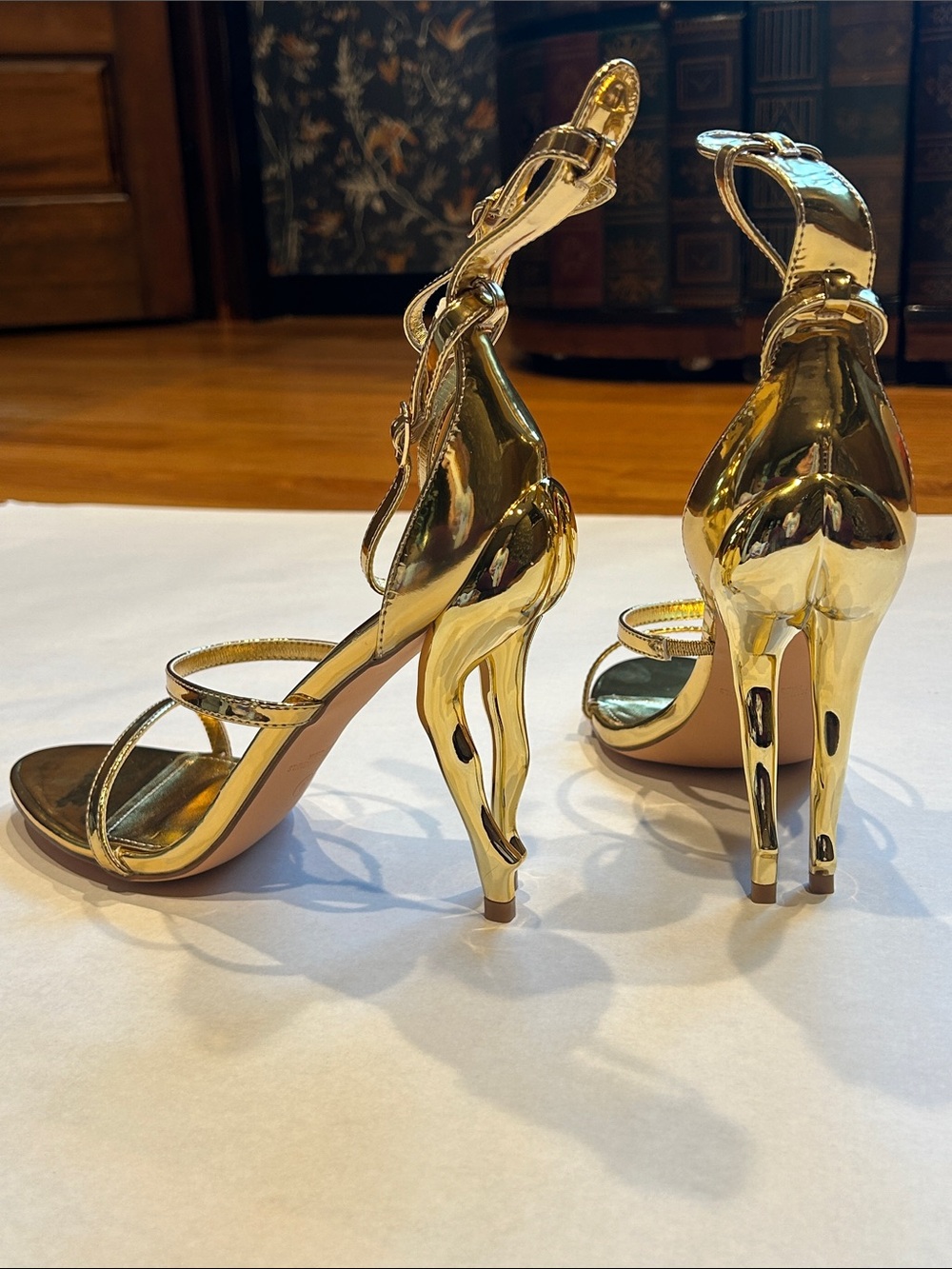 Liliana Metallic Gold sculpture horse leg Strappy High-Heel open toe women’s 9